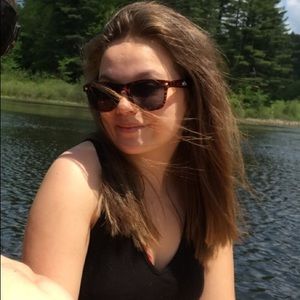 Meet your Posher, Laura